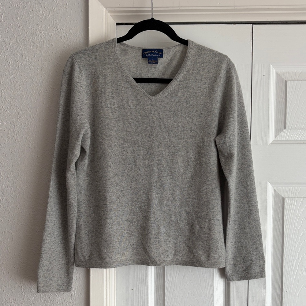 Charter Club 2-Ply Cashmere Light Grey V Neck Fitted Sweater